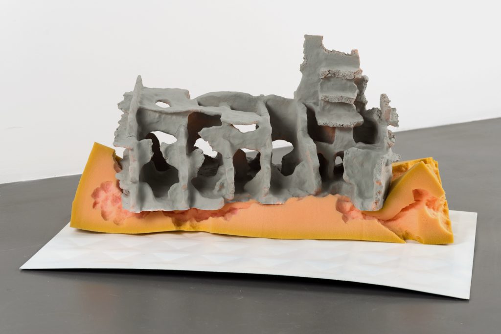 Nekhbet, ceramic, steel, paint, foam, 102 x 76 x 53 cm., 2013.
