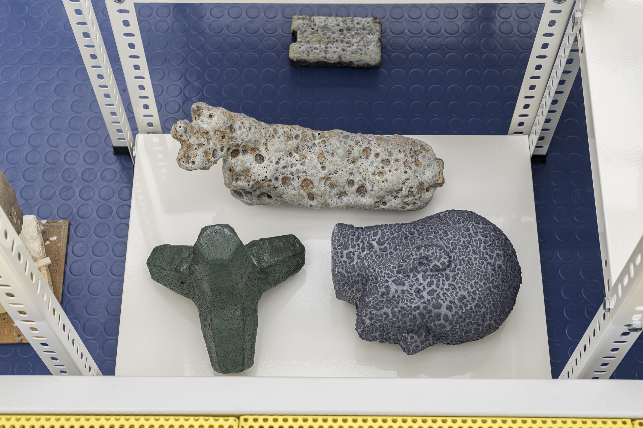 Anoxic Event, iron, paint, glazed ceramics, silicon epoxy resin, polyurethane, 3D prints, aluminum shelves, Structure size 300 x 310 x 600 cm., 2021 (bust cast: Tómas Lemarquis) photos: flufoto